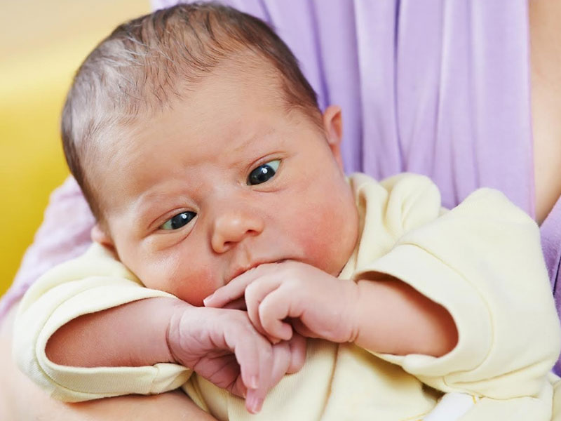 انحراف کاذب چشم چیست و چه تفاوتی با انحراف واقعی دارد؟